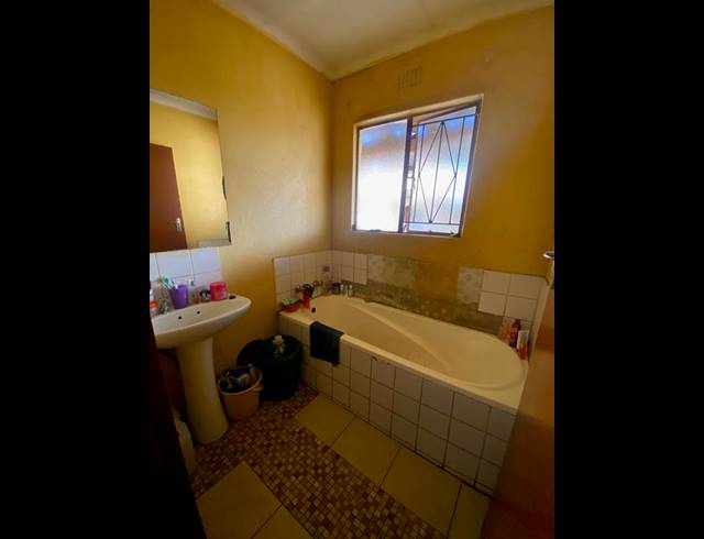 7 BEDROOM HOUSE FOR SALE IN PAYNEVILLE